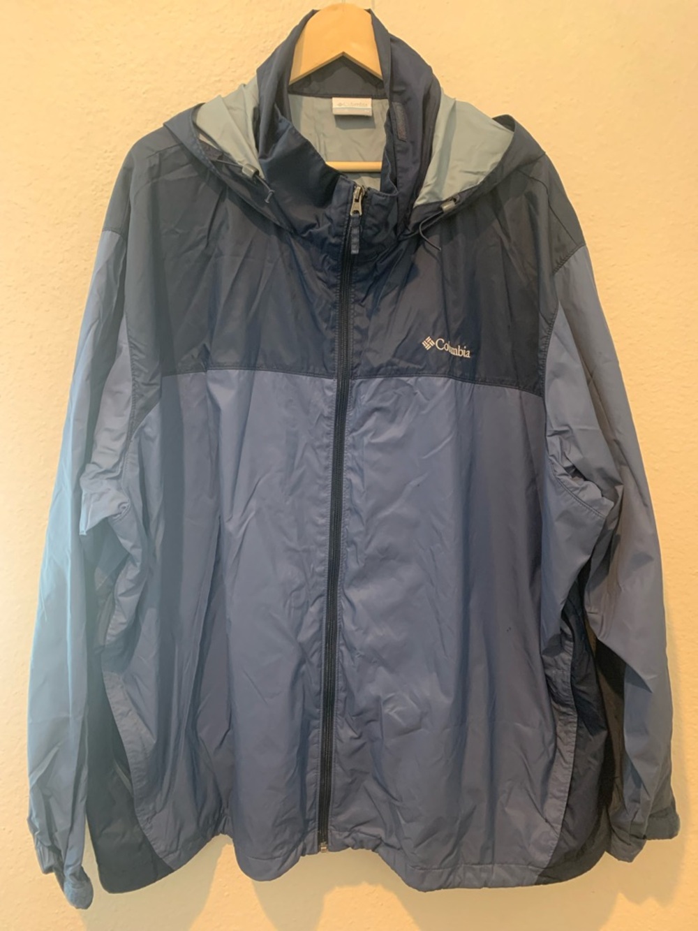 Columbia Men's Two-Tone Blue Hooded Rain Jacket